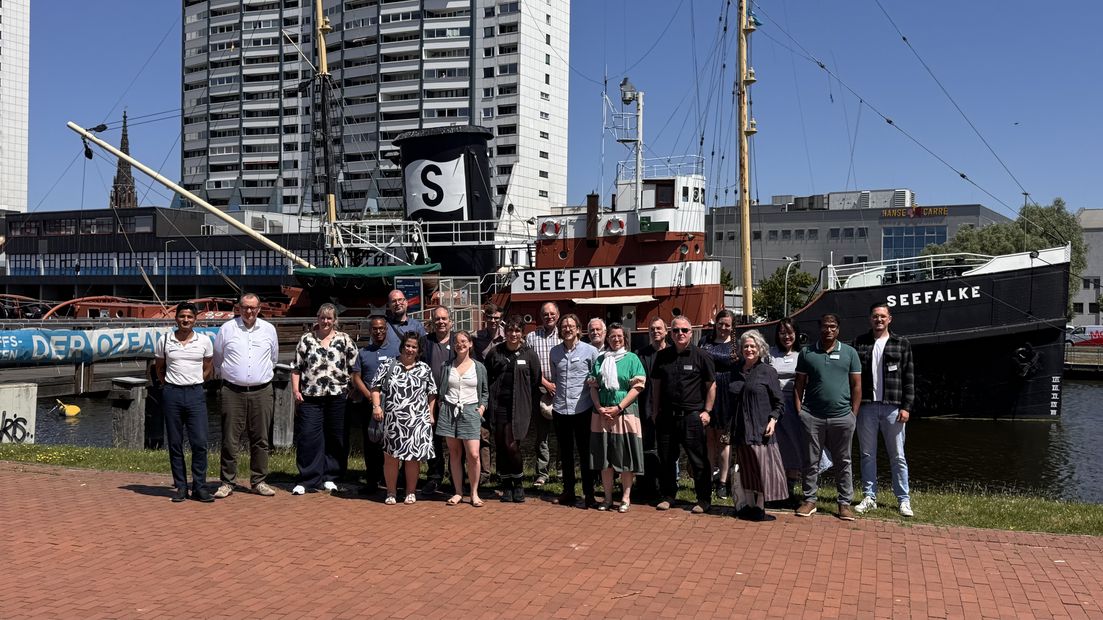 DSM / Lisanne Rinke Participants in front of museum ship at DSM
